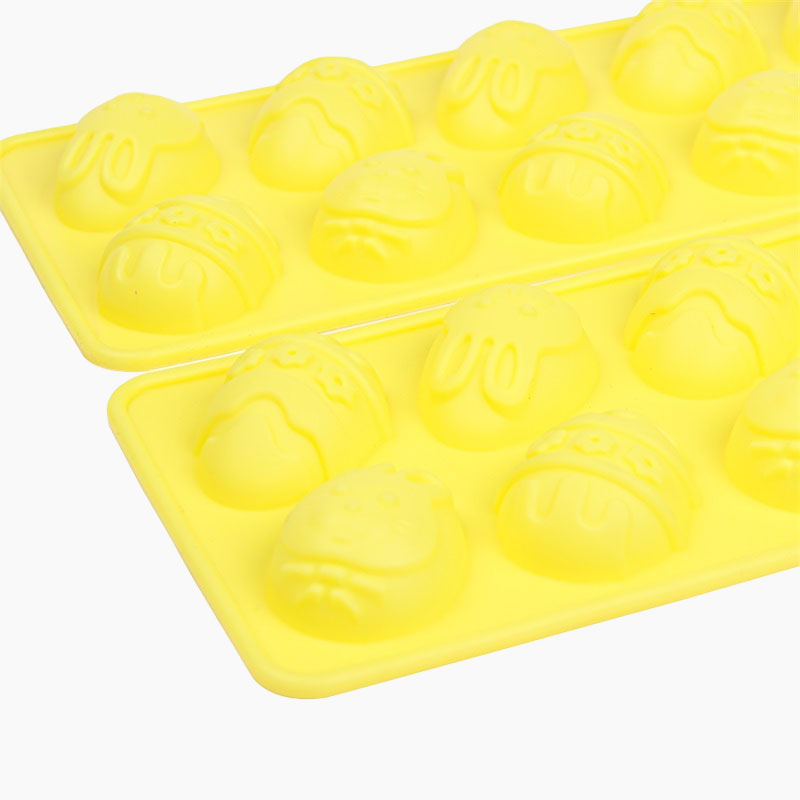 Stampo per torta di Pasqua con uovo di coniglio