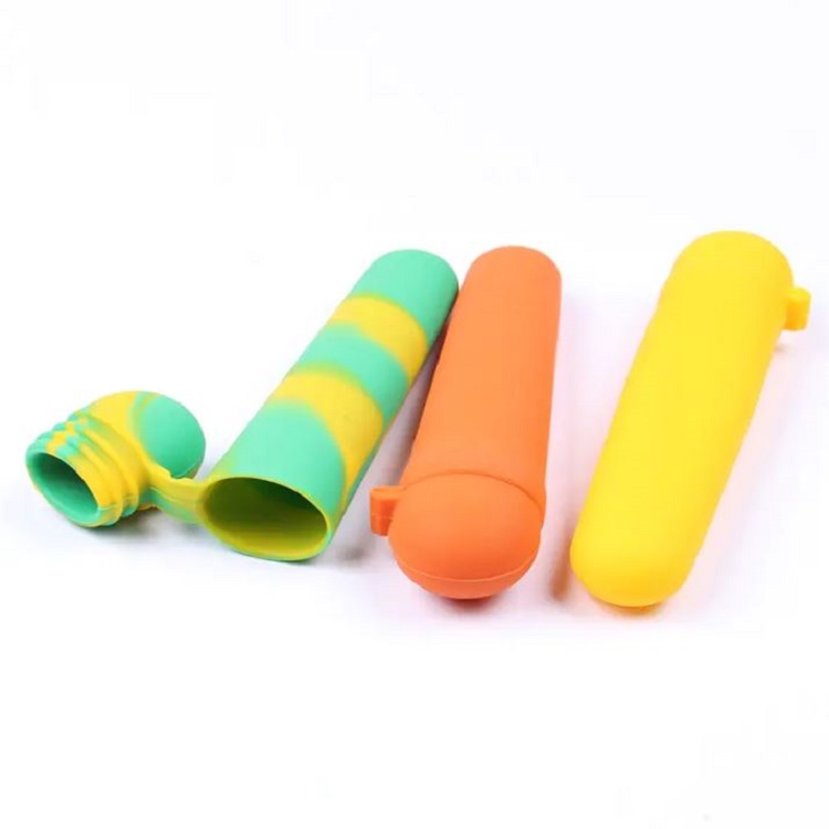 Una vaschetta del ghiaccio in silicone è un accessorio da cucina utile e versatile